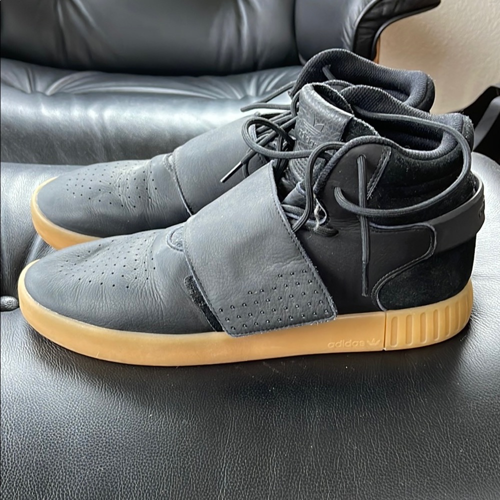 Adidas Tubular Invader Strap
Sneakers Leather Uppers